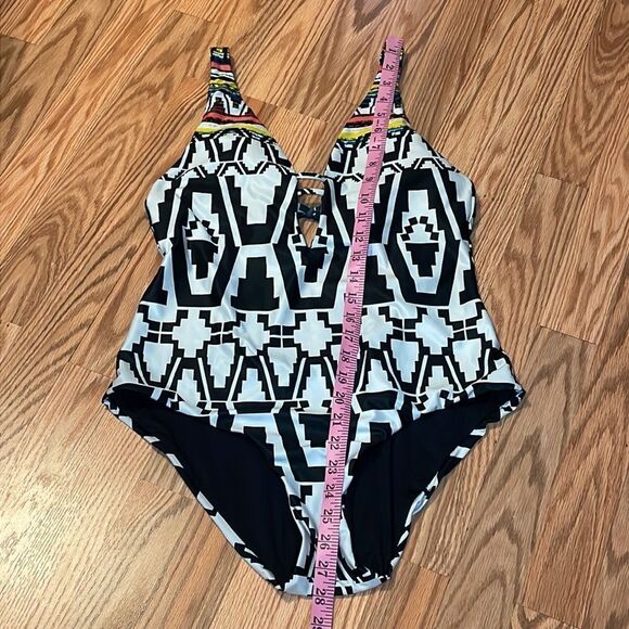 Becca Tribal Primitive Print Black White 1 piece swimsuit, bathing, tank, Large - Picture 3 of 10